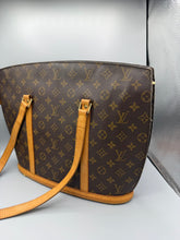 Lade das Bild in den Galerie-Viewer, Louis Vuitton Babylone Monogram Shopper