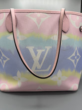 Lade das Bild in den Galerie-Viewer, Louis Vuitton Neverfull MM Escale