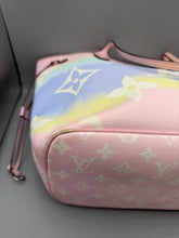 Lade das Bild in den Galerie-Viewer, Louis Vuitton Neverfull MM Escale
