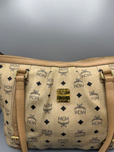 Lade das Bild in den Galerie-Viewer, MCM Shopper Beige
