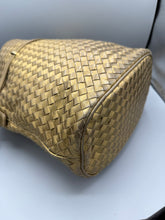 Lade das Bild in den Galerie-Viewer, Bottega Veneta Gold Bucket Bag
