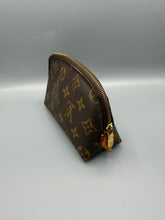 Lade das Bild in den Galerie-Viewer, Louis Vuitton Kosmetic PM Monogram
