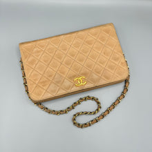 Lade das Bild in den Galerie-Viewer, Chanel Flap Bag Quilted Beige
