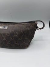 Lade das Bild in den Galerie-Viewer, Gucci Boat Bag Monogram Brown
