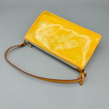 Lade das Bild in den Galerie-Viewer, Louis Vuitton Vernis Lexington Pochette Yellow
