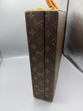 Lade das Bild in den Galerie-Viewer, Louis Vuitton President Classeur Monogram
