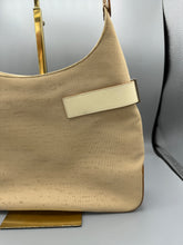Lade das Bild in den Galerie-Viewer, Salvatore Ferragamo Hobo Beige
