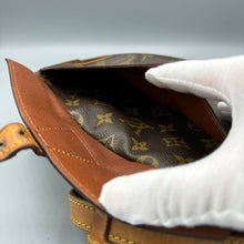 Lade das Bild in den Galerie-Viewer, Louis Vuitton Jeune Fille Monogram
