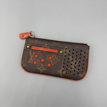 Lade das Bild in den Galerie-Viewer, Louis Vuitton Perforated Pochette Cles
