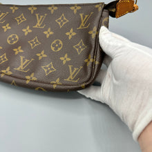 Lade das Bild in den Galerie-Viewer, Louis Vuitton Pochette Accessoires Monogram
