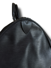 Lade das Bild in den Galerie-Viewer, Louis Vuitton EPI Keepall 50 Black
