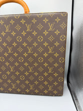 Lade das Bild in den Galerie-Viewer, Louis Vuitton President Classeur Monogram
