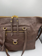 Lade das Bild in den Galerie-Viewer, Louis Vuitton Lumineuse PM Choclate
