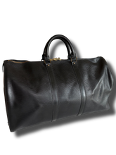 Lade das Bild in den Galerie-Viewer, Louis Vuitton EPI Keepall 50 Black

