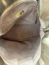 Lade das Bild in den Galerie-Viewer, Bottega Veneta Gold Bucket Bag
