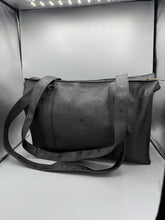 Lade das Bild in den Galerie-Viewer, MCM Shopper Black Large
