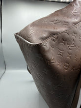 Lade das Bild in den Galerie-Viewer, Louis Vuitton Lumineuse PM Choclate
