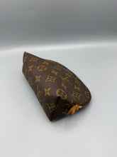 Lade das Bild in den Galerie-Viewer, Louis Vuitton Kosmetic PM Monogram
