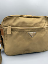 Lade das Bild in den Galerie-Viewer, Prada Side Crossbody Bag Beige
