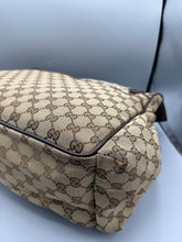 Lade das Bild in den Galerie-Viewer, Gucci Wickeltasche GG Canvas Beige
