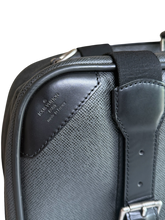 Lade das Bild in den Galerie-Viewer, Louis Vuitton Taiga Satellite 53 Black
