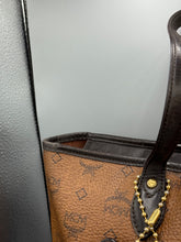 Lade das Bild in den Galerie-Viewer, MCM Brown Shopper Dog Bone
