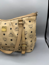 Lade das Bild in den Galerie-Viewer, MCM Shopper Beige Small
