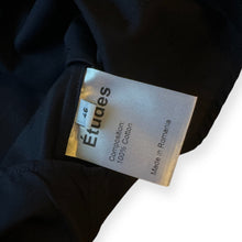Lade das Bild in den Galerie-Viewer, Études Logo Shirt Size 46 Navy XL/XXL
