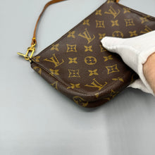 Lade das Bild in den Galerie-Viewer, Louis Vuitton Pochette Accessoires Monogram
