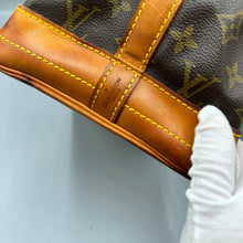 Lade das Bild in den Galerie-Viewer, Louis Vuitton Noe Grande Monogram
