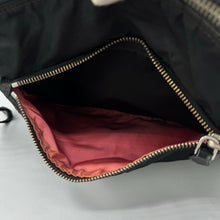 Lade das Bild in den Galerie-Viewer, Prada Black Crossbody Bag
