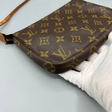 Lade das Bild in den Galerie-Viewer, Louis Vuitton Pochette Accessoires Monogram
