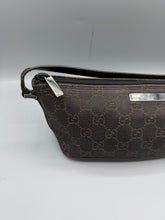Lade das Bild in den Galerie-Viewer, Gucci Boat Bag Monogram Brown
