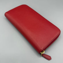 Lade das Bild in den Galerie-Viewer, Prada Saffiano Triangle Long Zippy
