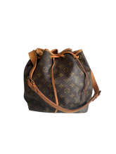 Lade das Bild in den Galerie-Viewer, Louis Vuitton Petit Noe Monogram
