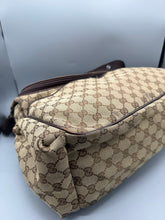 Lade das Bild in den Galerie-Viewer, Gucci Wickeltasche GG Canvas Beige
