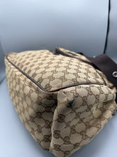 Lade das Bild in den Galerie-Viewer, Gucci Wickeltasche GG Canvas Beige
