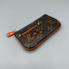 Lade das Bild in den Galerie-Viewer, Louis Vuitton Perforated Pochette Cles
