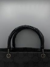 Lade das Bild in den Galerie-Viewer, Gucci Bamboo Black Monogram Bag
