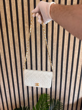 Lade das Bild in den Galerie-Viewer, Chanel White Flap Small
