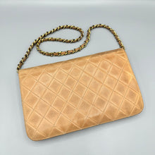 Lade das Bild in den Galerie-Viewer, Chanel Flap Bag Quilted Beige
