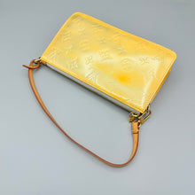 Lade das Bild in den Galerie-Viewer, Louis Vuitton Vernis Lexington Pochette Yellow
