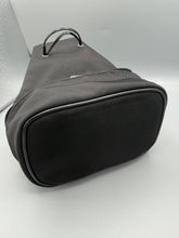 Lade das Bild in den Galerie-Viewer, Gucci Cosmetic Bucket Bag
