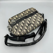 Lade das Bild in den Galerie-Viewer, Dior Safari Oblique Crossbody Bag
