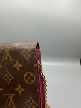 Lade das Bild in den Galerie-Viewer, Louis Vuitton Flore Chain Wallet
