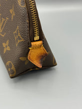 Lade das Bild in den Galerie-Viewer, Louis Vuitton Kosmetic PM Monogram
