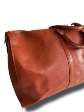 Lade das Bild in den Galerie-Viewer, Louis Vuitton EPI Keepall 60 Kastanienbraun
