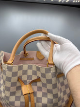Lade das Bild in den Galerie-Viewer, Louis Vuitton Girolata Damier Azur
