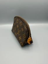 Lade das Bild in den Galerie-Viewer, Louis Vuitton Kosmetic PM Monogram
