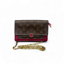 Lade das Bild in den Galerie-Viewer, Louis Vuitton Flore Chain Wallet
